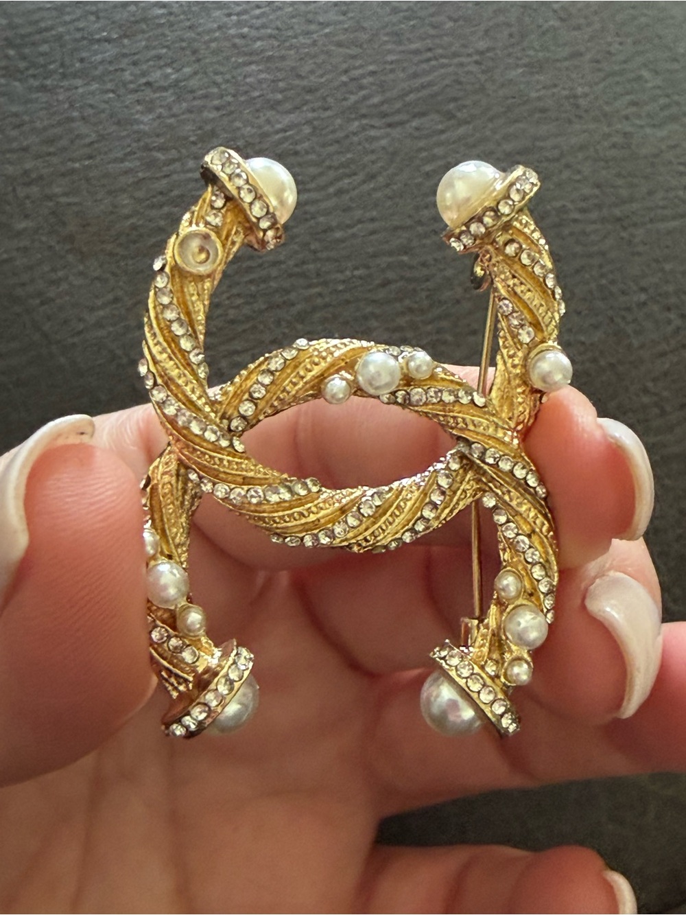 Chanel brooch - Picture 4 of 10